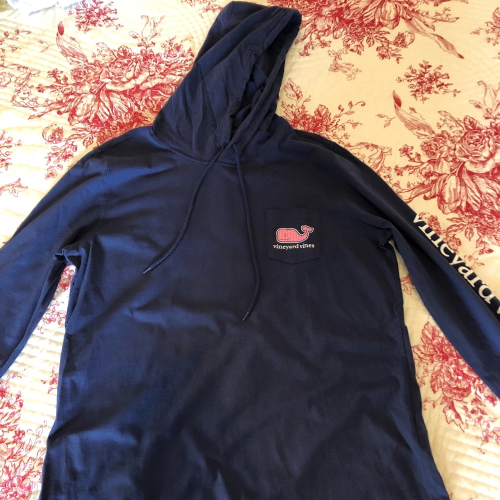EUC Vinevard Vines all cotton Hoodie Tee in Navy
